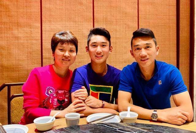 赛后，瓜迪奥拉赞扬了B席等人，并表示B席能踢任何位置。